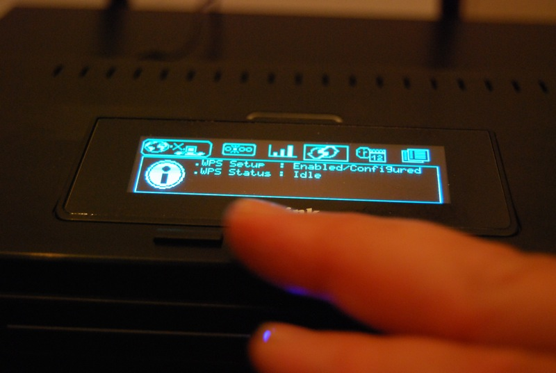 Illustration for article titled Hands on with D-Link's DGL 4500 OLED Screen Gaming Router